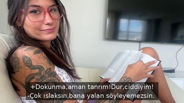 İtiraf etmeliyim: kitap kurdu güzeli parmaklarla tavlamak işten bile değil